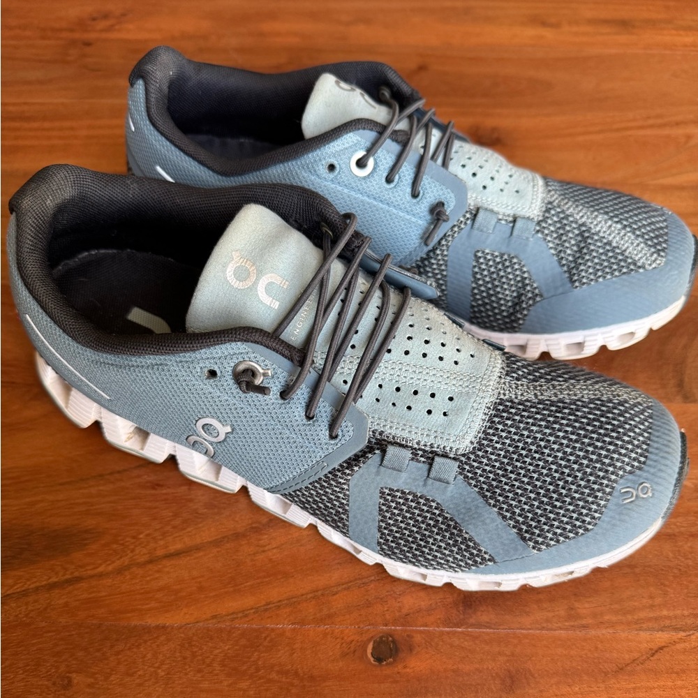 On cloud running shoes size 7. Great condition